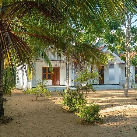 Surf & Yoga Arugam Bay Hotel Exterior photo