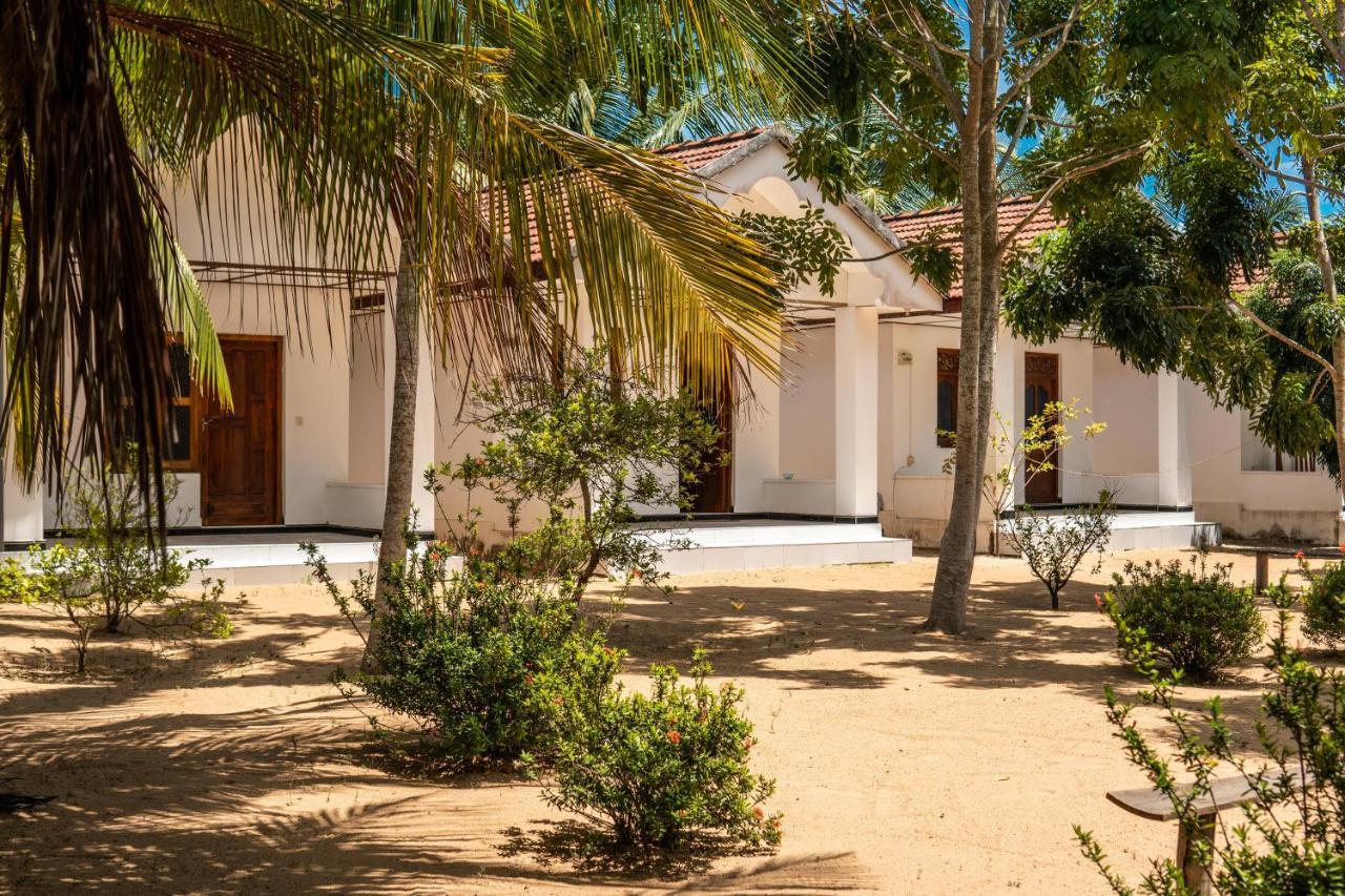 Surf & Yoga Arugam Bay Hotel Exterior photo